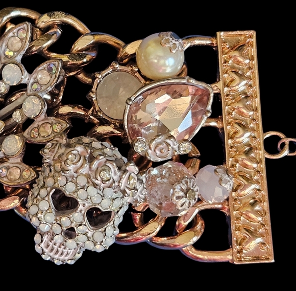 💀🦚Betsey "PINKTINA Collection Skull Peacock Bracelet A-B stones - NWT🦚💀 - Picture 6 of 15